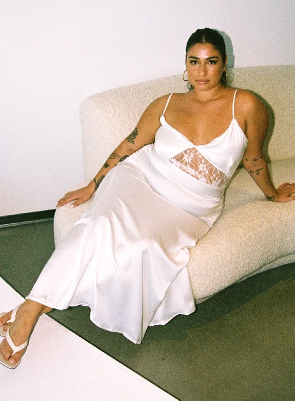 Black And White Style Roselle Maxi Dress White Curve