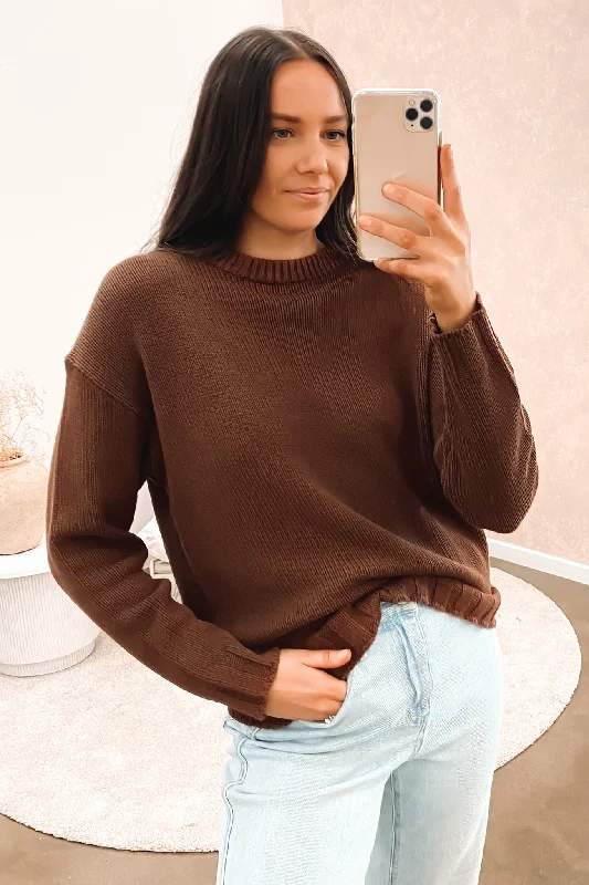 Comfortable and simple Bonnie Knit Crew Brown