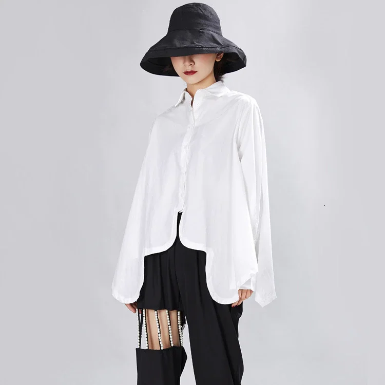 High-waisted pants style Sonoya Irregular Tulip Hem Oversized Shirt  in White Cotton | Marigold Shadows